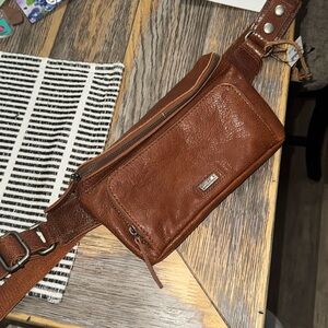 Spikes & Sparrow Fanny Crossbody